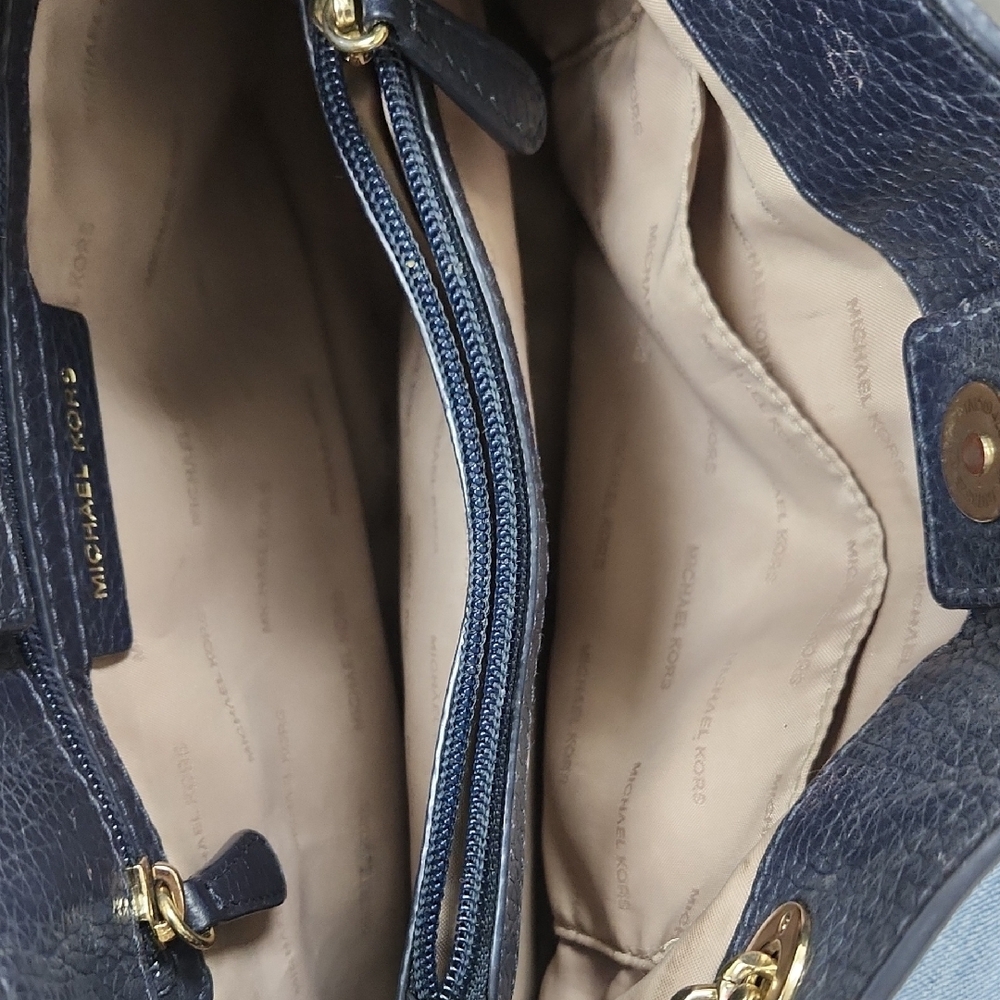 Michael Kors Navy Shoulder Bag with Gold Chains - Picture 6 of 6